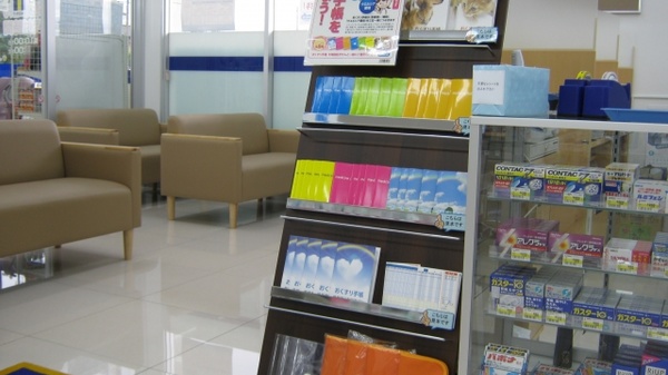 ウエルシア薬局　福島鎌田店の待合スペース