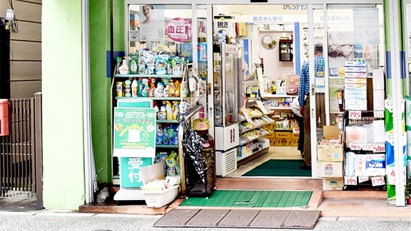 大栄薬局の入口