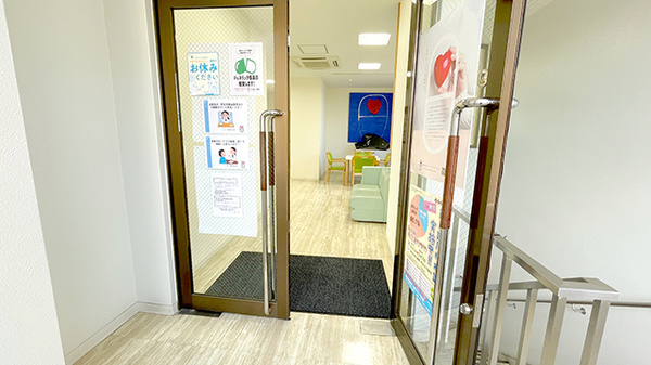 ハッピー薬局　末広店の入口