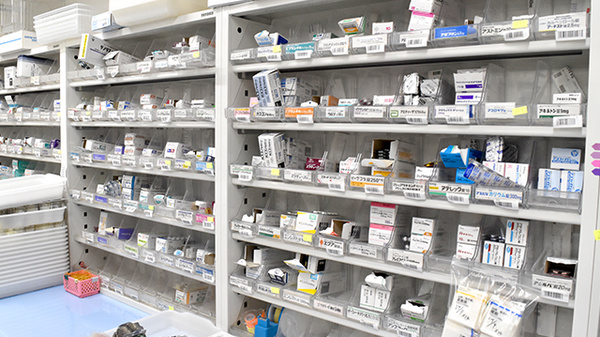 ハッピー薬局　末広店の薬棚