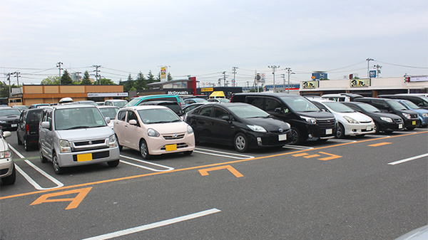 調剤薬局ツルハドラッグ　郡山駅東店の駐車場