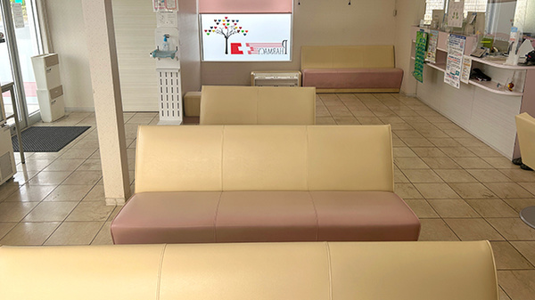 友愛薬局　下館店の待合スペース