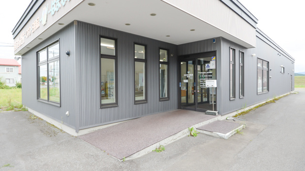 はまなす薬局滝川店の入口