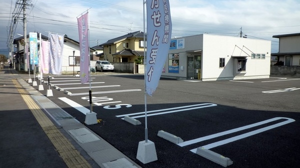 シンサン薬局の駐車場