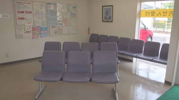 笹菊薬品株式会社　中央町調剤薬局の待合スペース