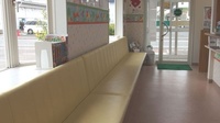 笹菊薬品株式会社　石山調剤薬局の待合スペース