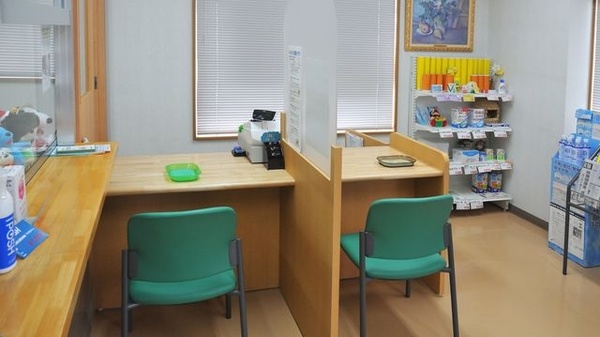 笹菊薬品株式会社　坂井調剤薬局の受付/カウンター