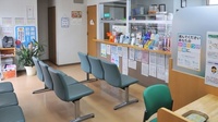 笹菊薬品株式会社　坂井調剤薬局の待合スペース
