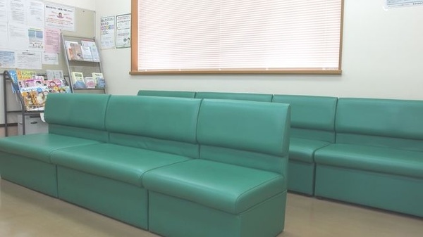 笹菊薬品株式会社　みどり台調剤薬局の待合スペース