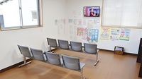 笹菊薬品株式会社　市役所前薬局の待合スペース