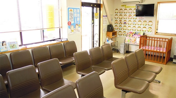 笹菊薬品株式会社　東町調剤薬局の待合スペース