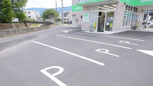 津山薬局　産業道路店の駐車場