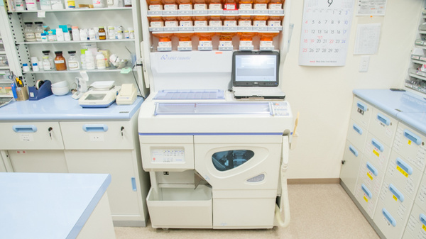 あさひ薬局　剣坂店の調剤器具