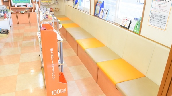 おかやま薬局　総社店の待合スペース