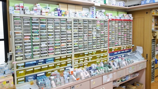 ポプラ薬局　三島徳倉店の薬棚