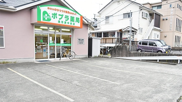 ポプラ薬局　湯河原中央店の駐車場