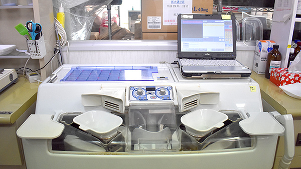 らいふ薬局　医大通り店の調剤器具
