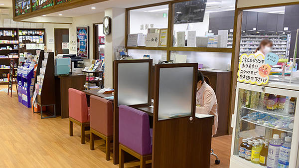 らいふ薬局　佐賀県医療センター好生館前店の受付/カウンター