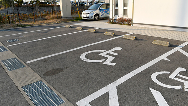 らいふ薬局　佐賀県医療センター好生館前店の駐車場