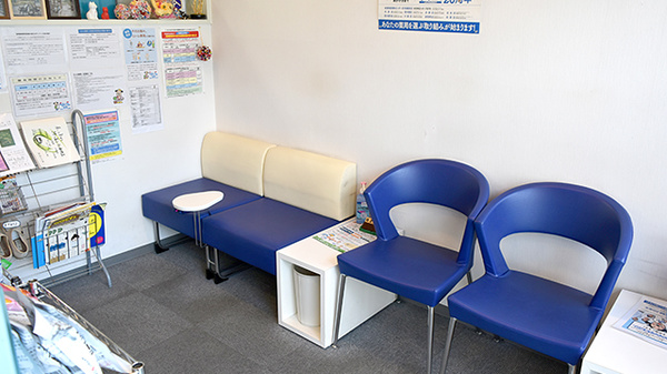 らいふ薬局　松浦店の待合スペース