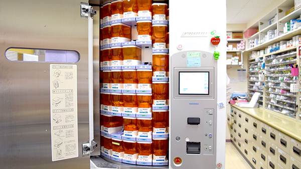 宇出津らいふ薬局の調剤器具