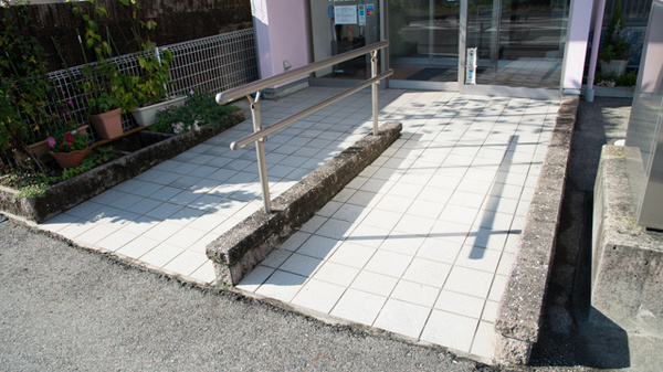 アリーナ薬局　瀬戸店のバリアフリー設備