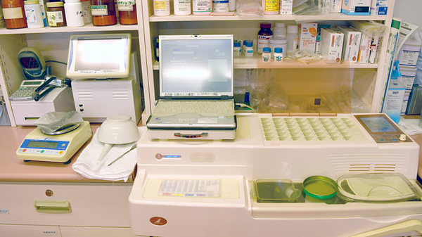 アリーナ薬局　四軒家店の調剤器具