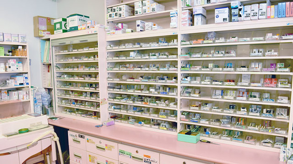 アリーナ薬局　四軒家店の薬棚