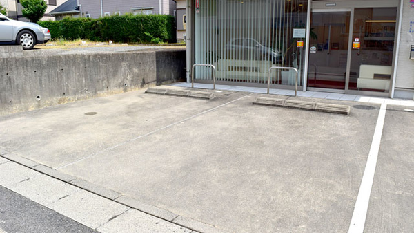 アリーナ薬局　四軒家店の駐車場
