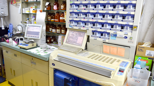 アリーナ薬局　東大道店の調剤器具