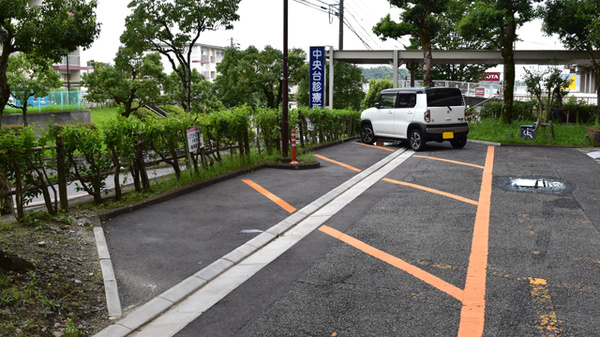 アリーナ薬局　中央台店の駐車場