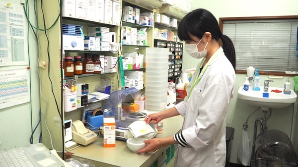 ポッポ堂薬局　八潮店の作業風景