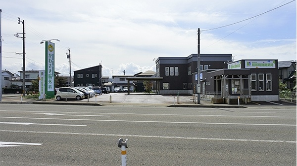昭和町調剤薬局の駐車場