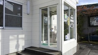 春日野調剤薬局の入口