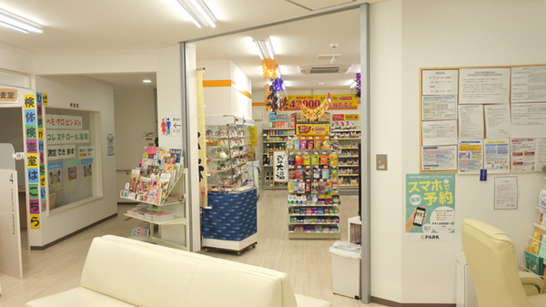 つくし薬局　本店の入口