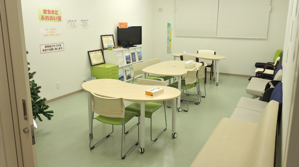 つくし薬局　本店の待合スペース