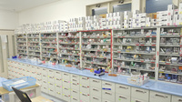つくし薬局　本店の薬棚