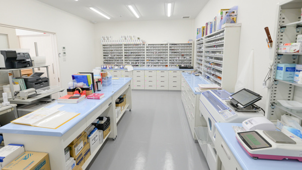 サン薬局　京終店の調剤室