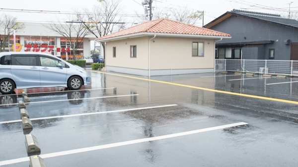 外江薬局の駐車場