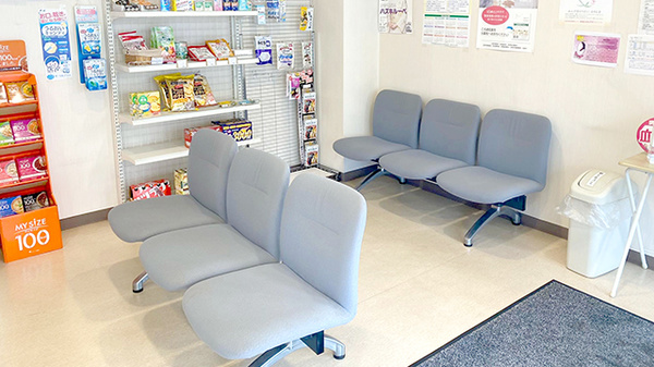 エスマイル薬局　長楽寺店の待合スペース