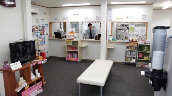 あやめ薬局の受付/カウンター