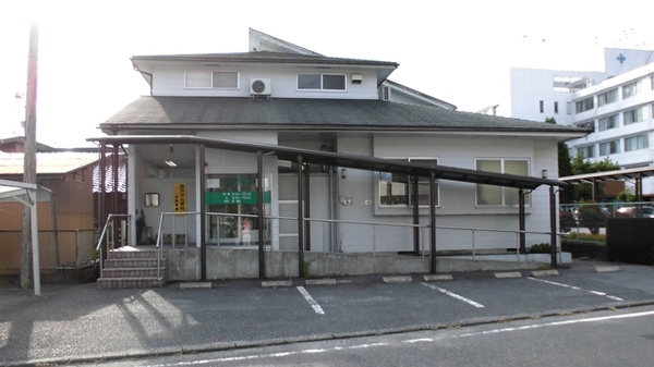 あやめ薬局の駐車場