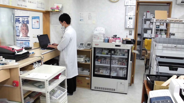 あやめ薬局の調剤室
