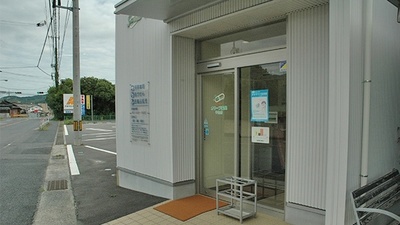 オリーブ薬局平生店の入口
