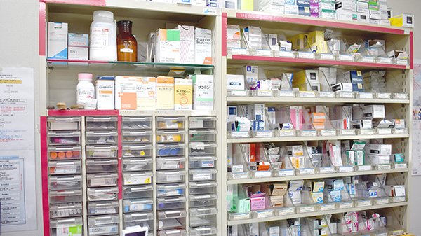 エスマイル薬局　岩国店の薬棚