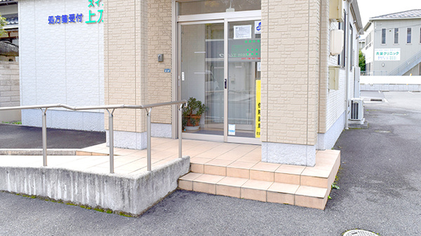 スイング　上乃木薬局の入口