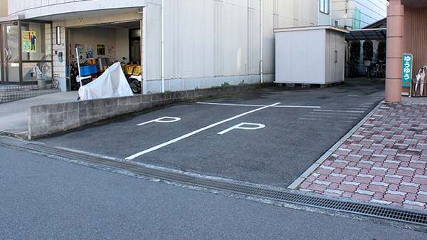 ゆうゆう薬局の駐車場