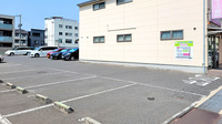 ふれあいローズ薬局の駐車場