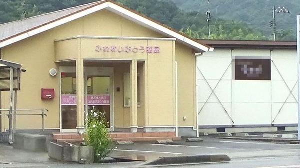 ふれあいぶどう薬局の駐車場