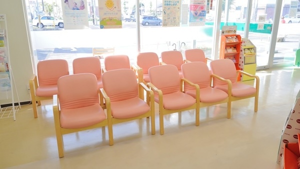 エスマイル薬局　十日市店（岡山）の待合スペース